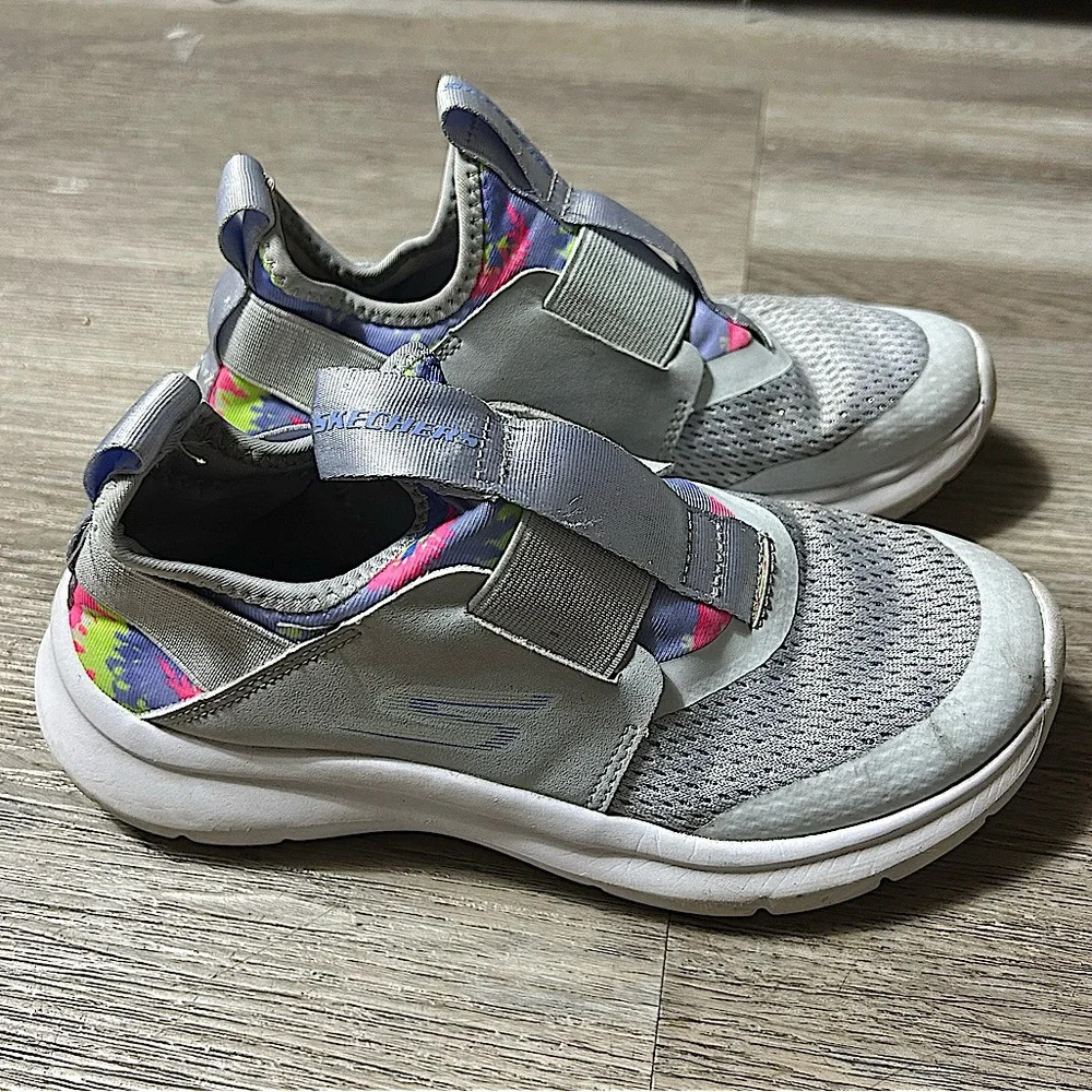 Sketchers Fast Surprise Groove Pull On Sneakers